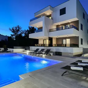 villa-ankora-biograd-na-moru.hotelinzadar.com/